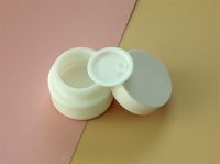 乳白膏霜瓶