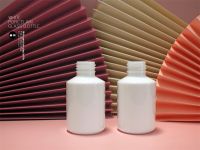乳白香水瓶